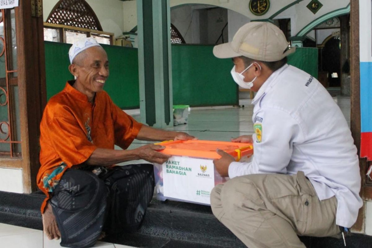 Baznas bagikan 12.500 paket sembako selama Ramadhan