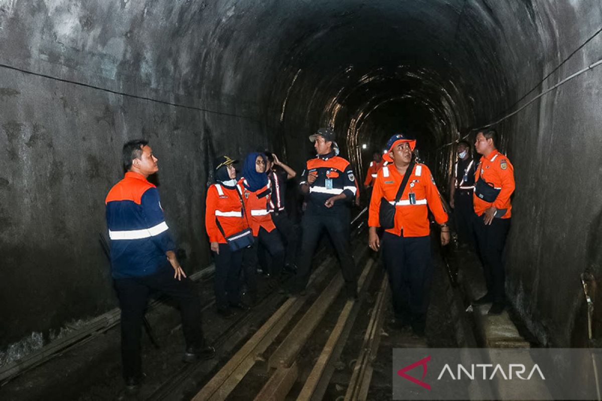 KAI Daop Jember cek jalur kereta api jelang angkutan Lebaran