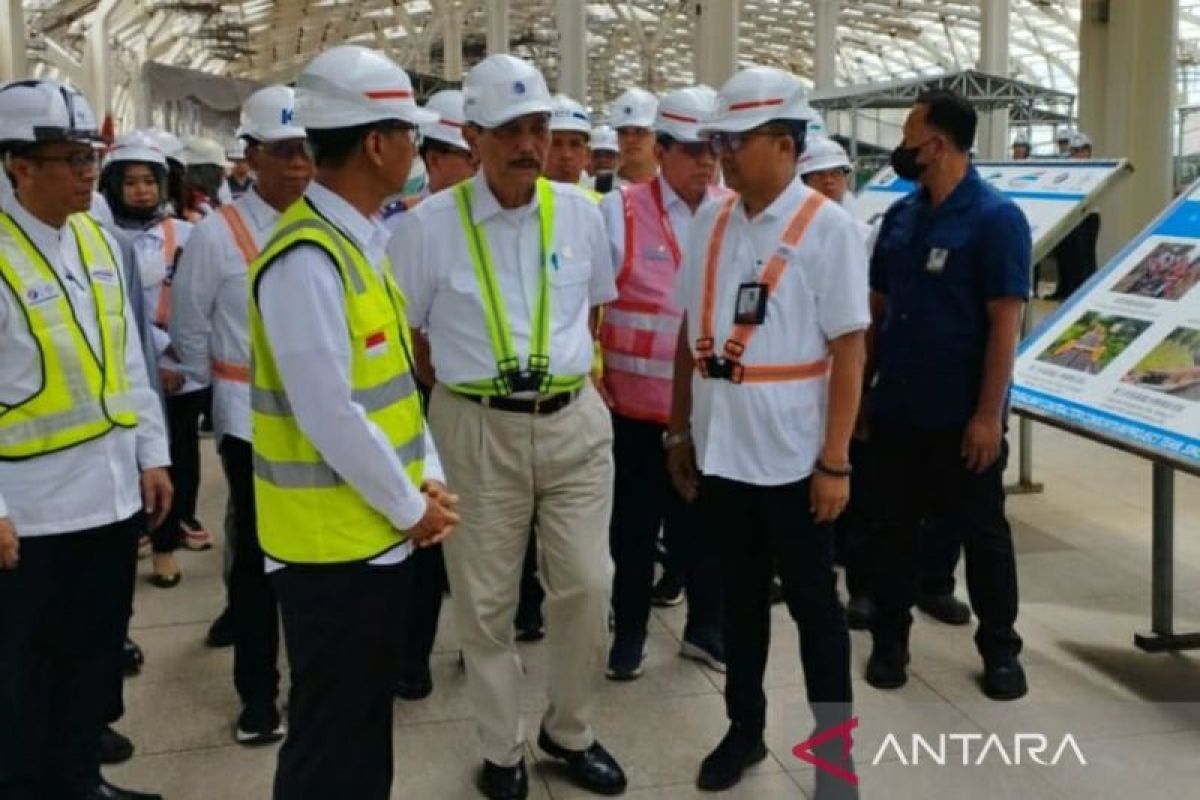 Luhut: Seluruh pemasangan rel kereta cepat Jakarta-Bandung telah rampung