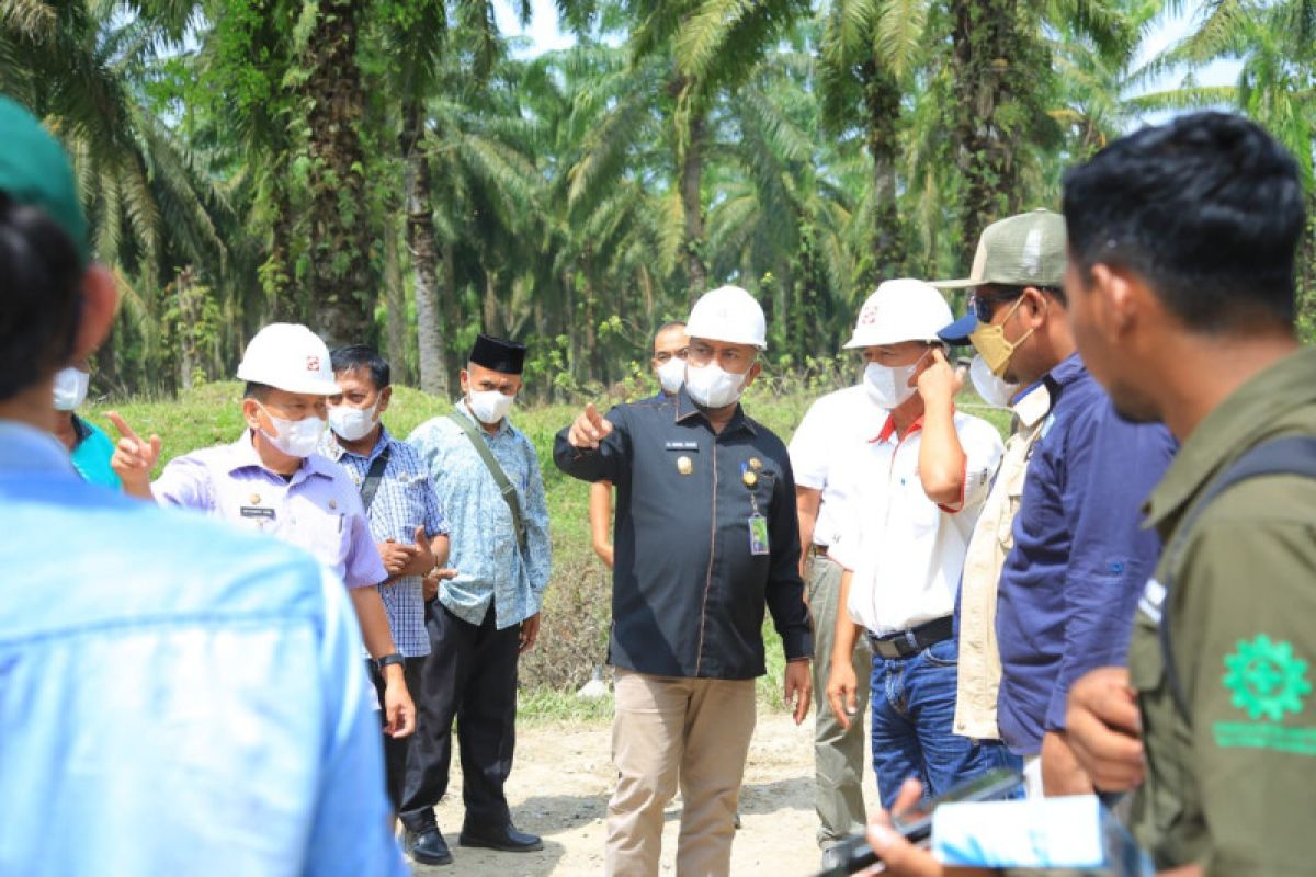 Pembangunan jalan poros Kecamatan Aekkuo dimulai