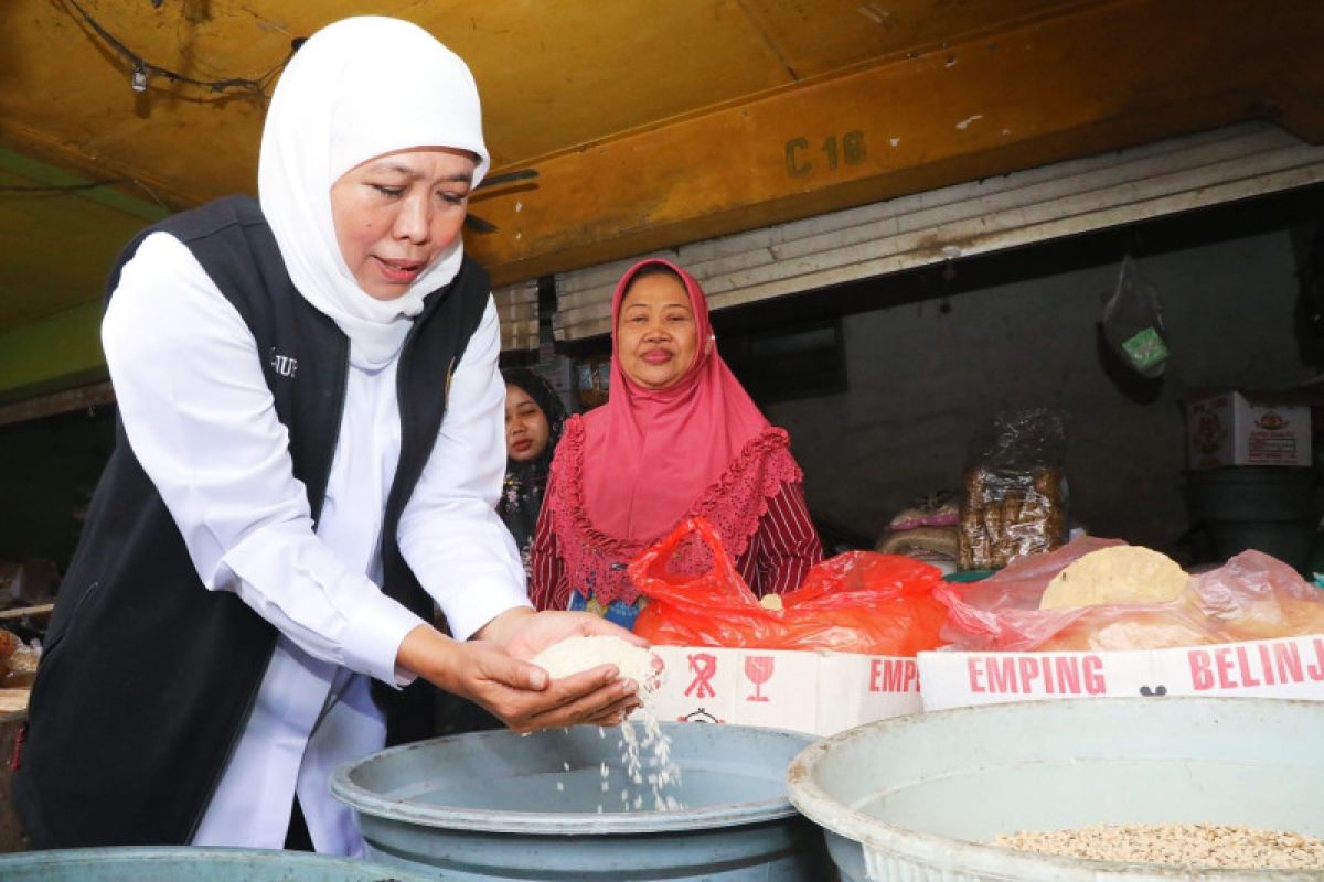 East Java Governor reviews staple food supply ahead of Eid