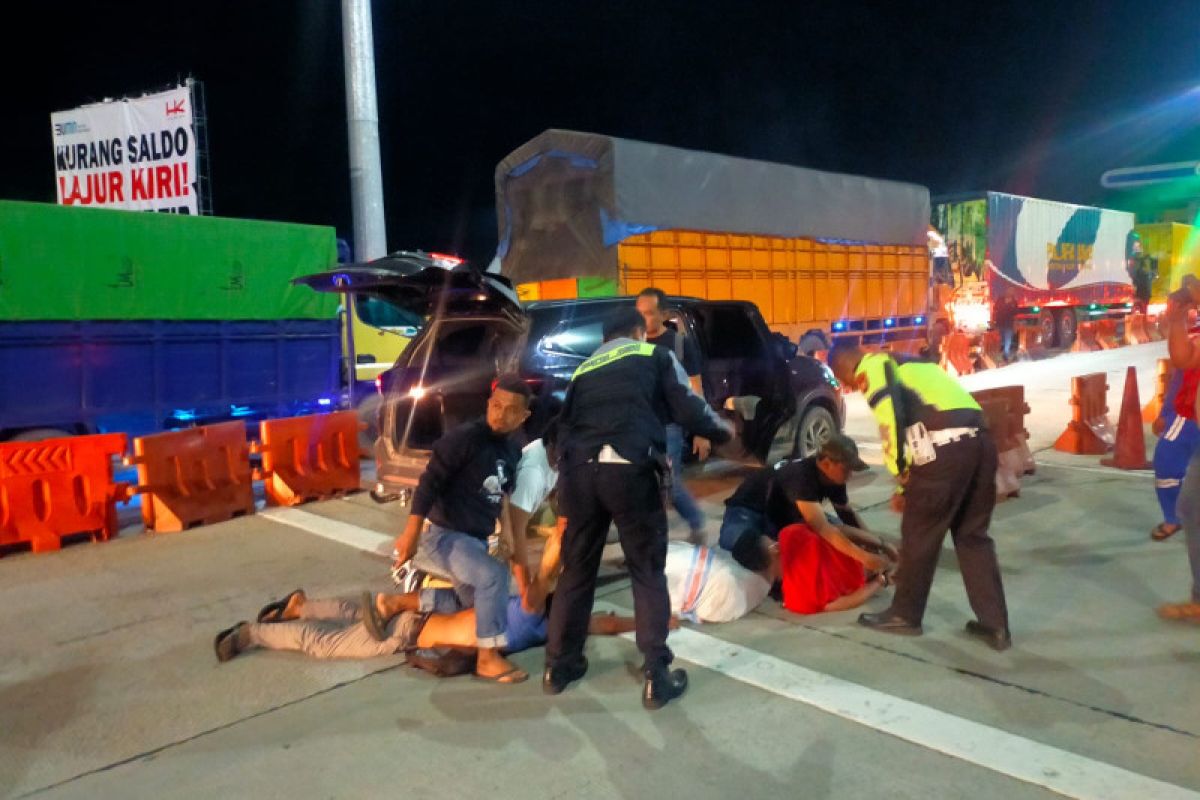 Angkut narkoba, mobil dari Sumut diamankan di gerbang Tol Pekanbaru-Dumai