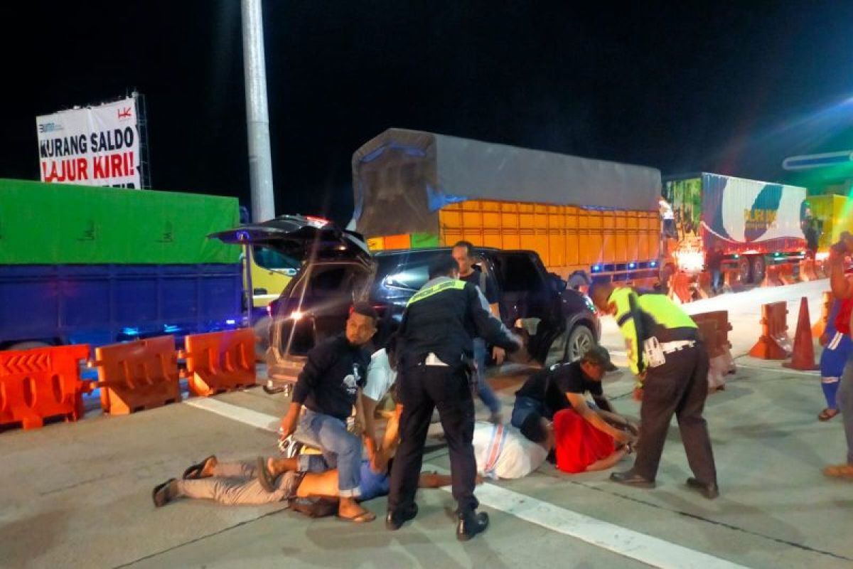 Polisi amankan mobil pengangkut narkoba di gerbang tol