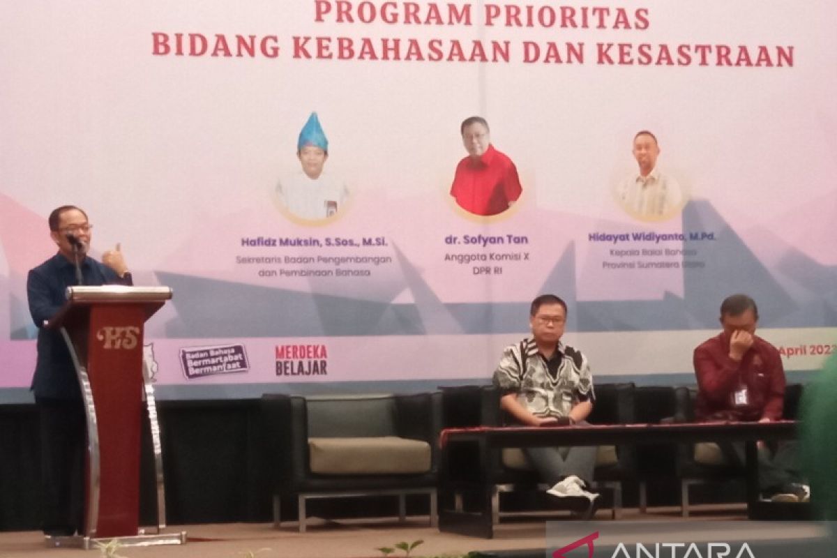 Language agency shares information on priority programs in Medan