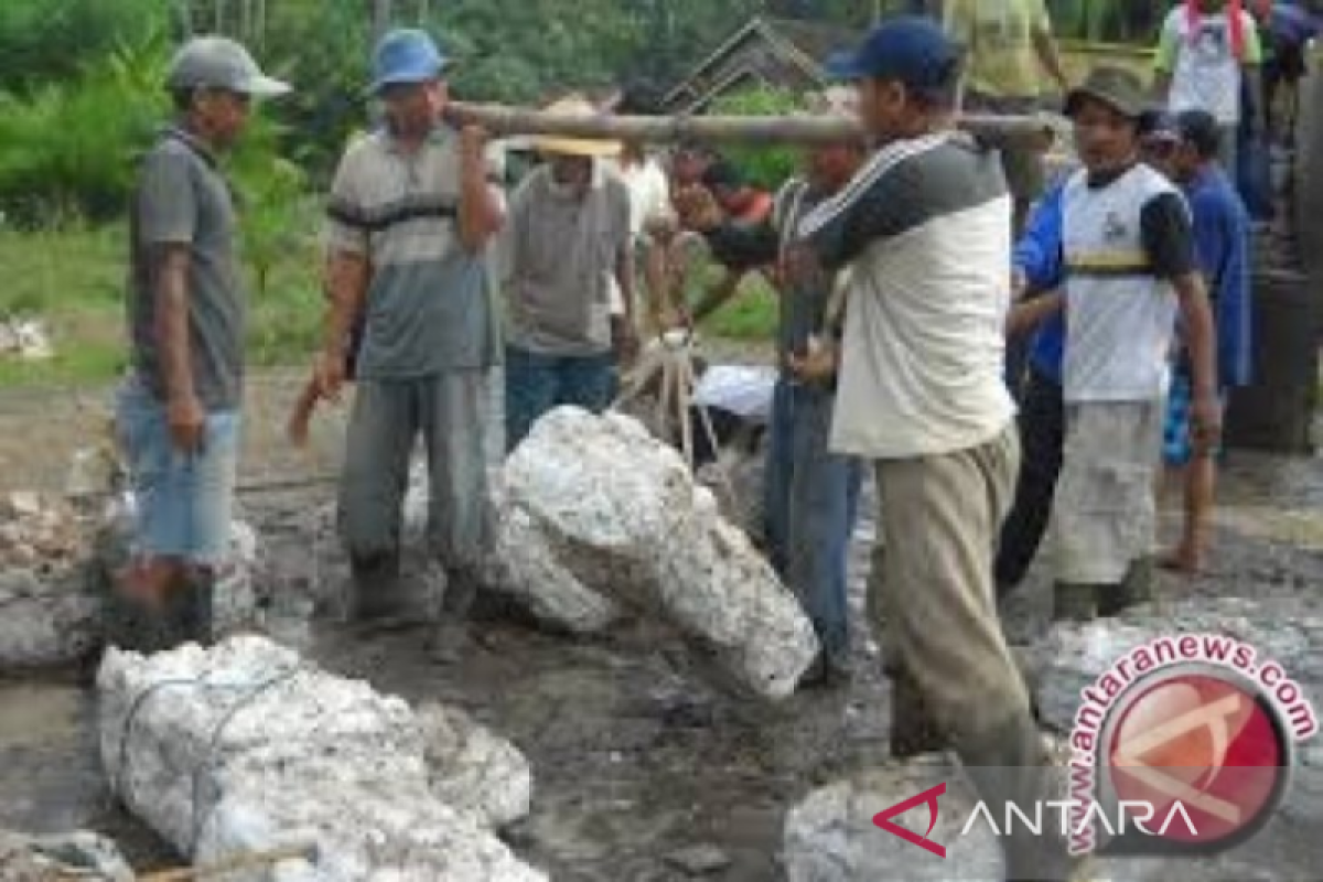 KPPU beri saran ke Gubernur Jambi terkait persaingan tata niaga karet