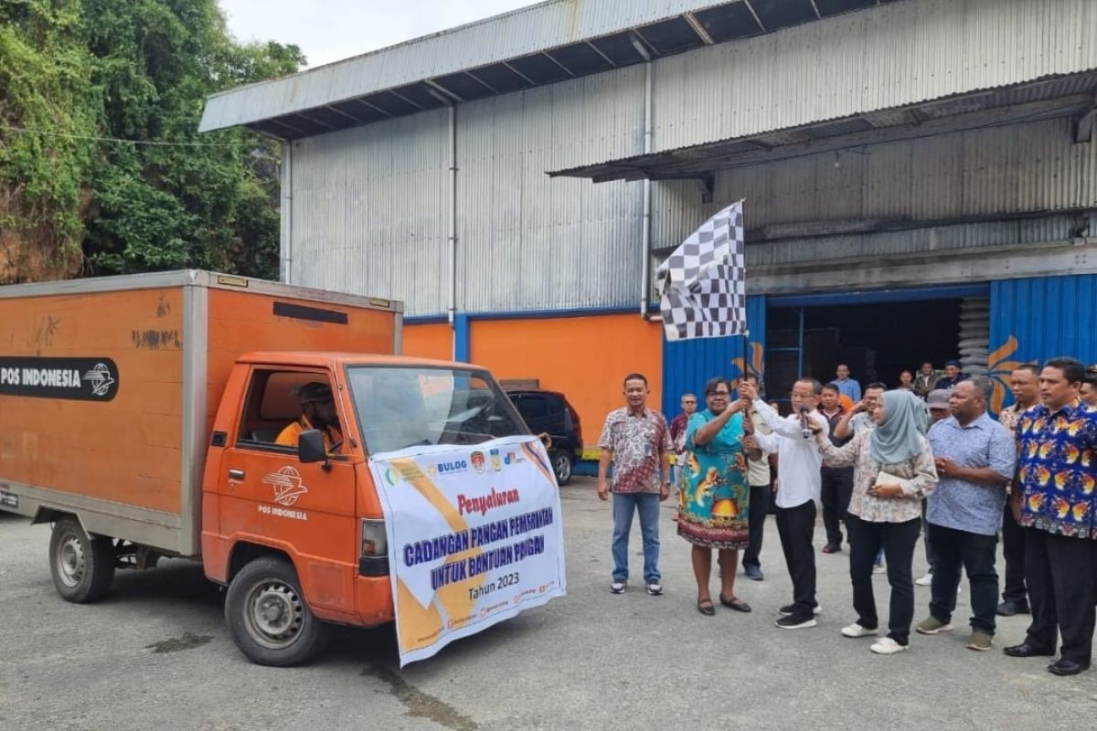 Bulog salurkan beras bansos untuk lima provinsi di Tanah Papua