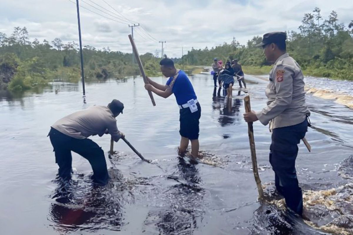 Jalan lintas Palangka Raya-Buntok terendam banjir