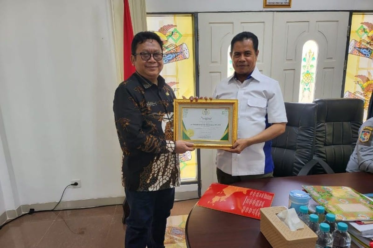 Plh Gubernur Papua Ridwan terima penghargaan pendukung pengelolaan zakat