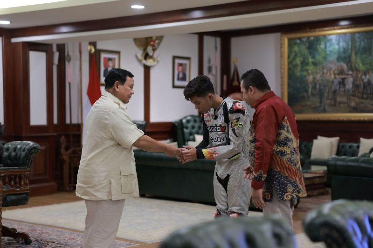 Prabowo beri doa restu perjuangan kepada pebalap remaja Pandu Padmogani