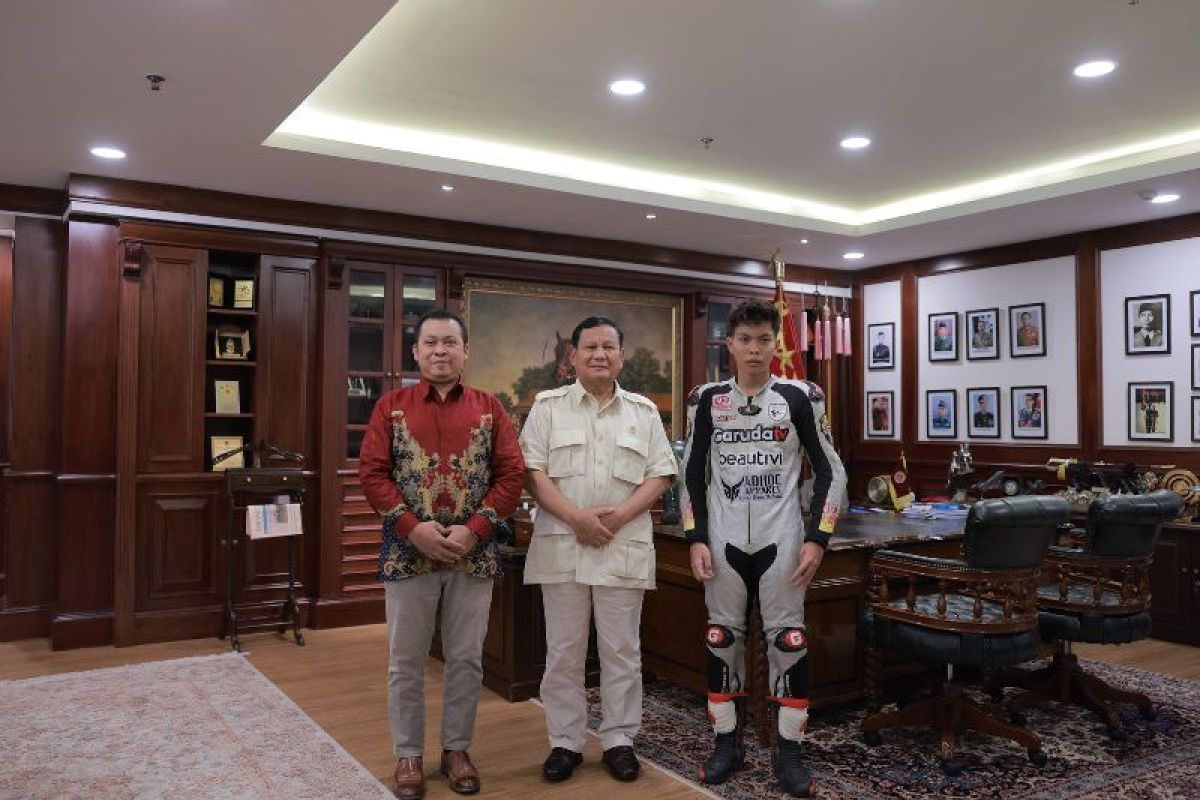 Menhan Prabowo dukung talenta muda pebalap motor Indonesia Pandu Padmogani