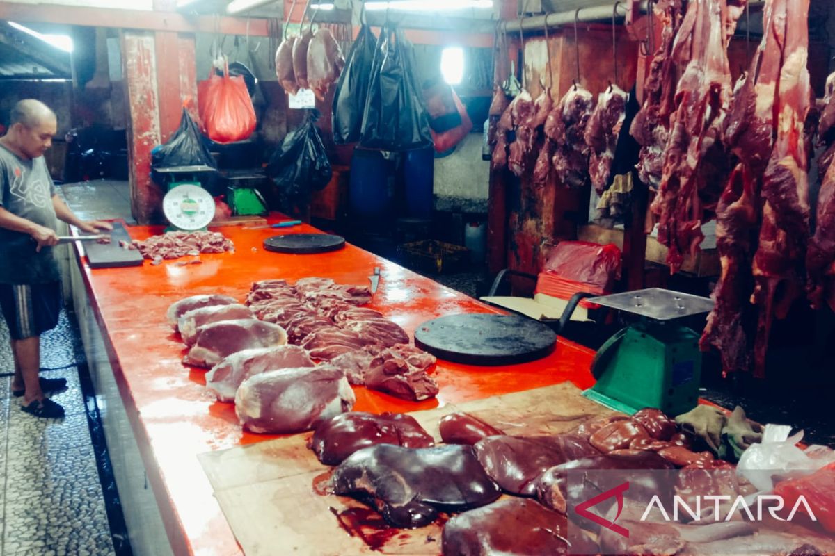 Harga daging sapi segar di Ambon terpantau stabil