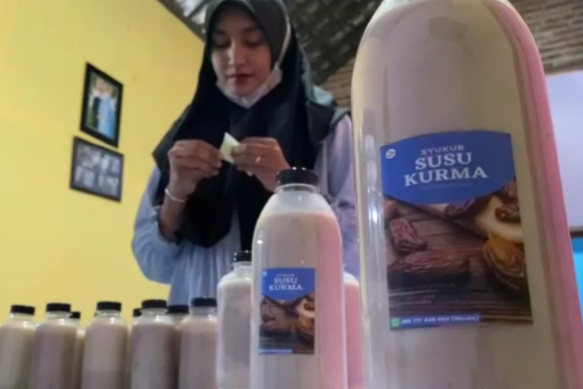Penjualan susu kurma di Blitar meningkat saat Ramadhan