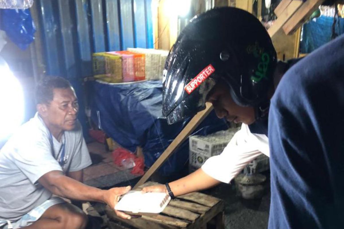 PMII Komisariat Stikes Maluku Husada Ambon bagikan 300 takjil gratis