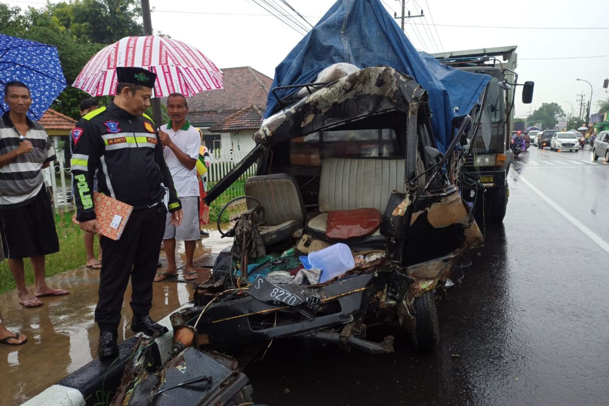 Laka beruntun libatkan 4 kendaraan terjadi di Jombang