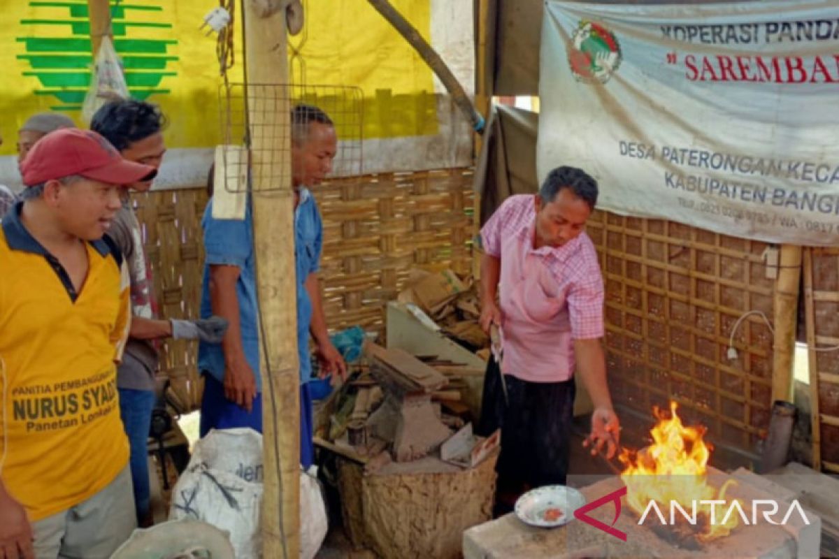 Pemkab Bangkalan bina pengembangan industri briket arang