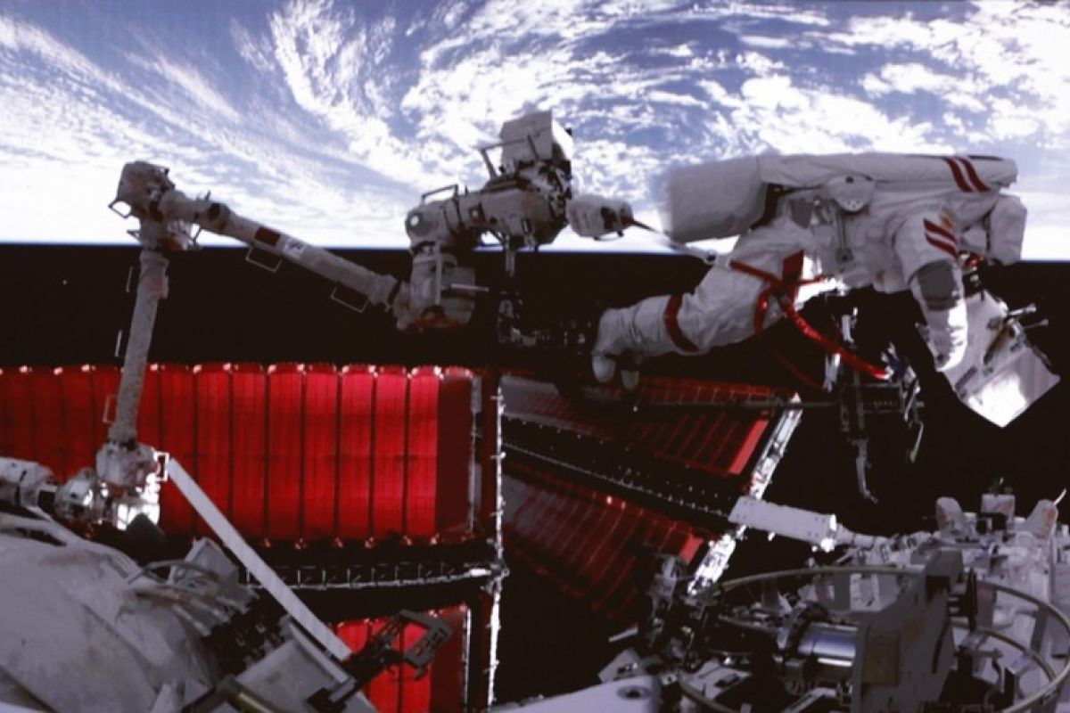 Astronaut Shenzhou-15 China rampungkan spacewalk ketiga