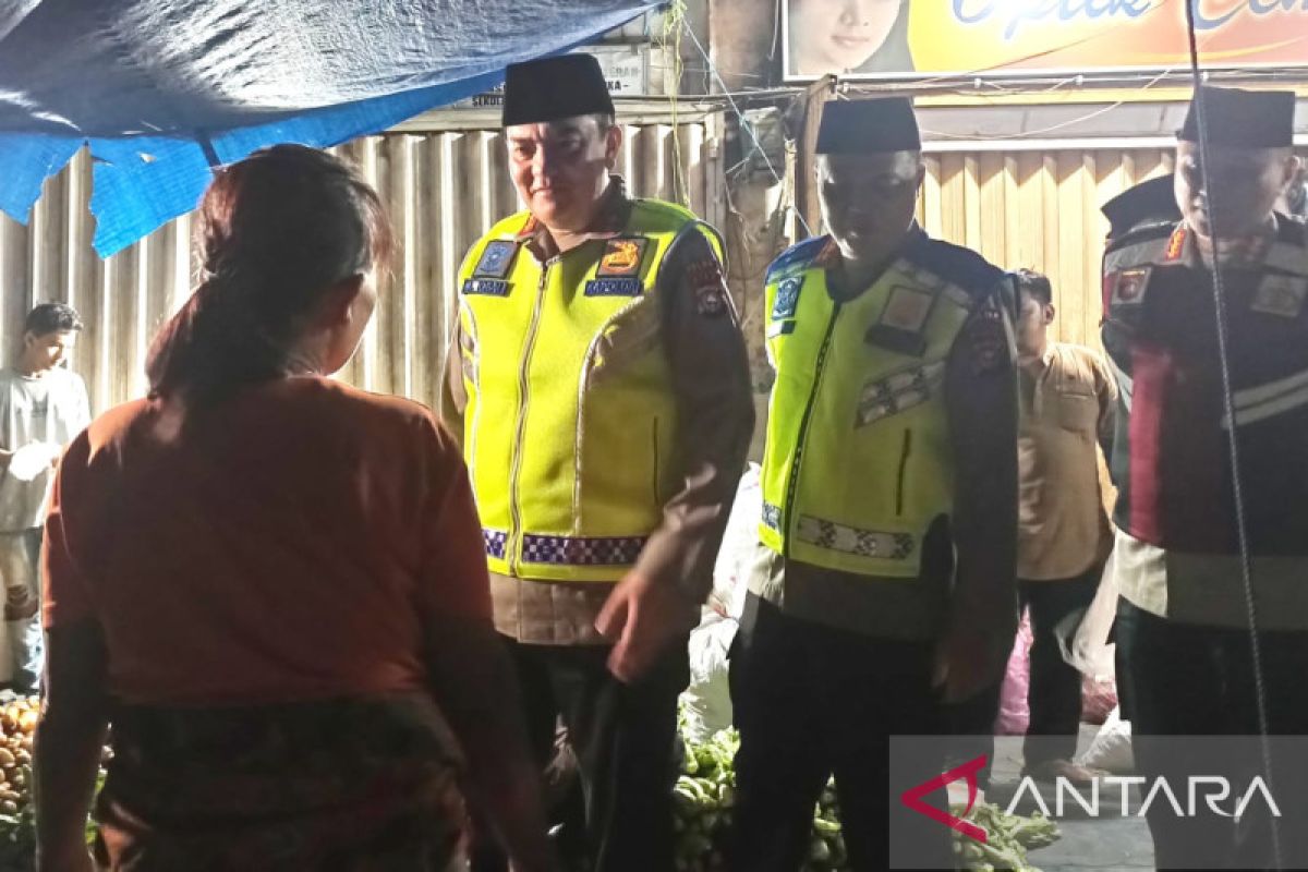 Pimpin patroli sahur, Kapolda Riau pastikan situasi aman