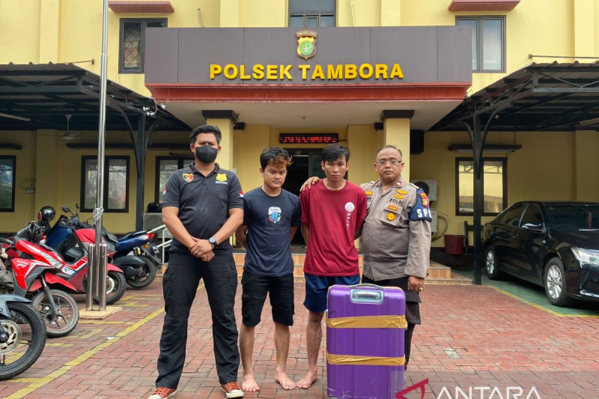 Polisi tangkap dua pencuri pakaian di mal di Tambora