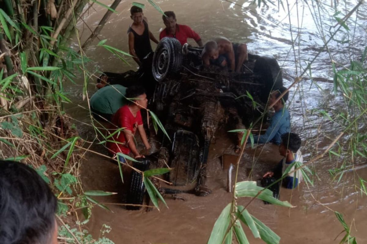 Jalan provinsi terputus akibat banjir menerjang tiga desa di Bima NTB