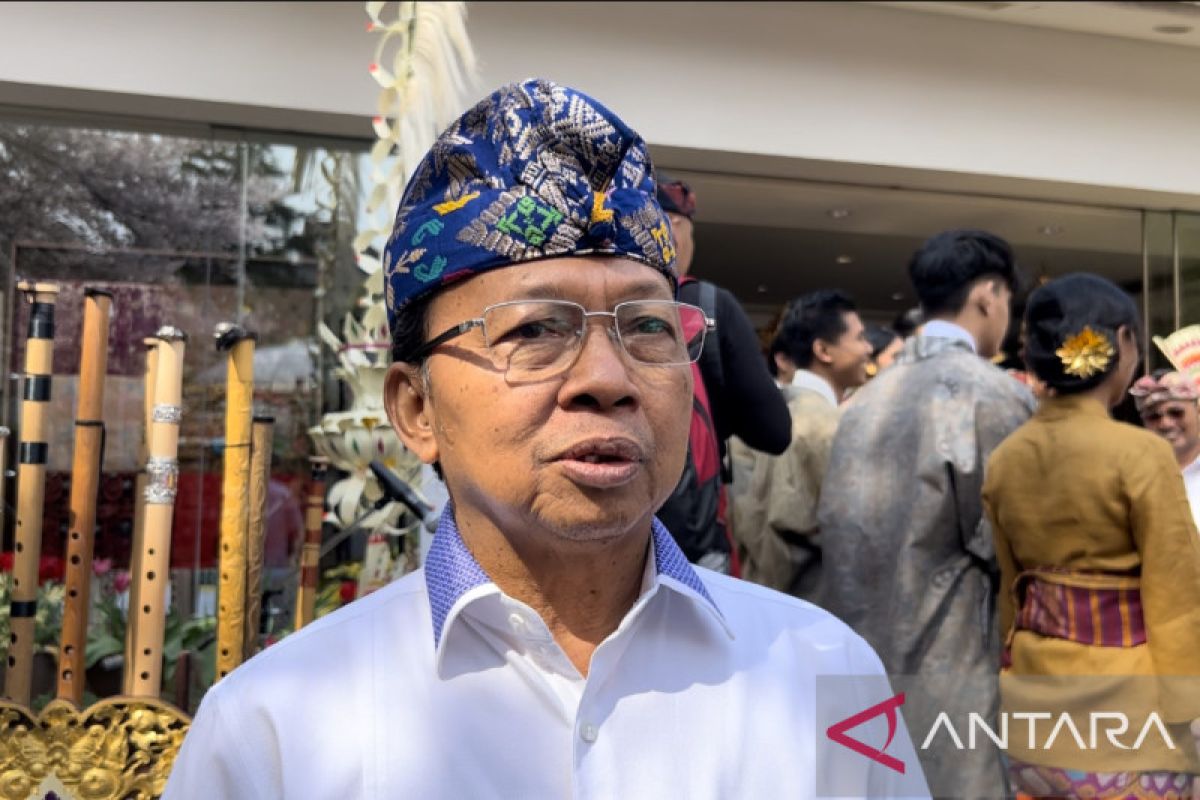 Gubernur Bali I Wayan Koster ajak masyarakat hormati keputusan FIFA