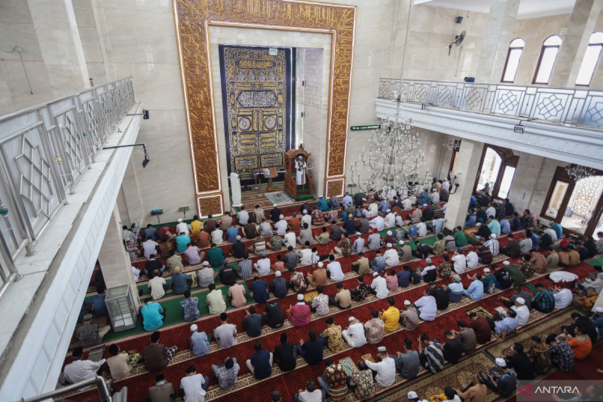 Pesona Kiswah Multazam hiasi Masjid Al Hidayah Surabaya