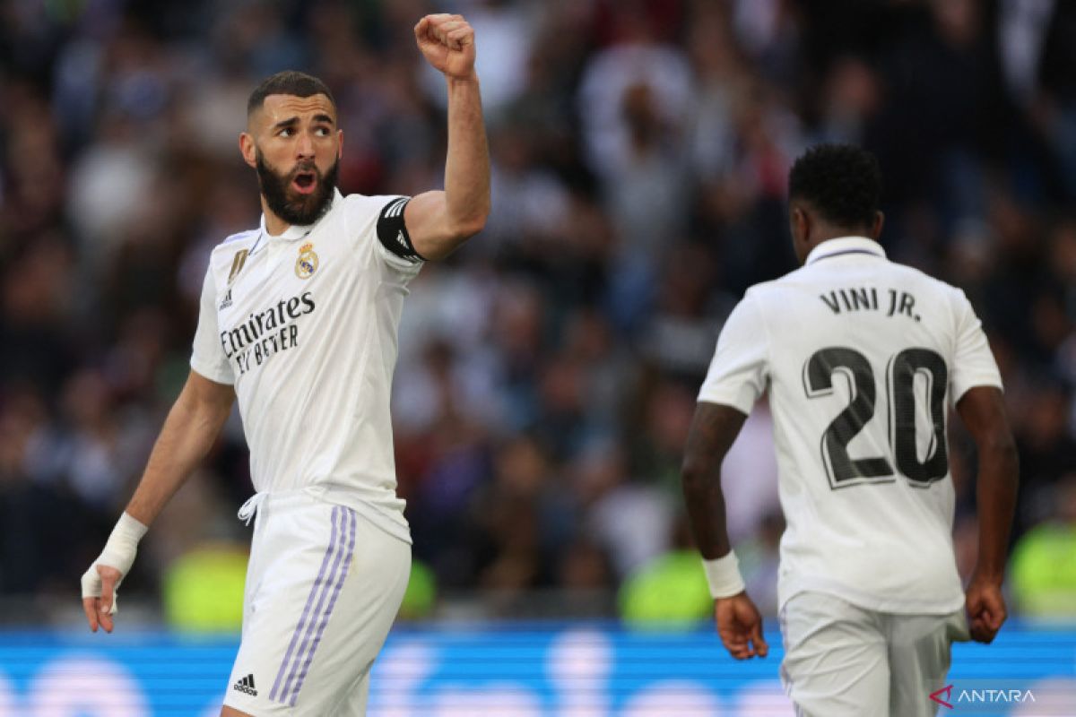 Real Madrid kukuh di peringkat dua klasemen liga Spanyol setelah libas Valladolid 6-0, Benzema borong 3 gol