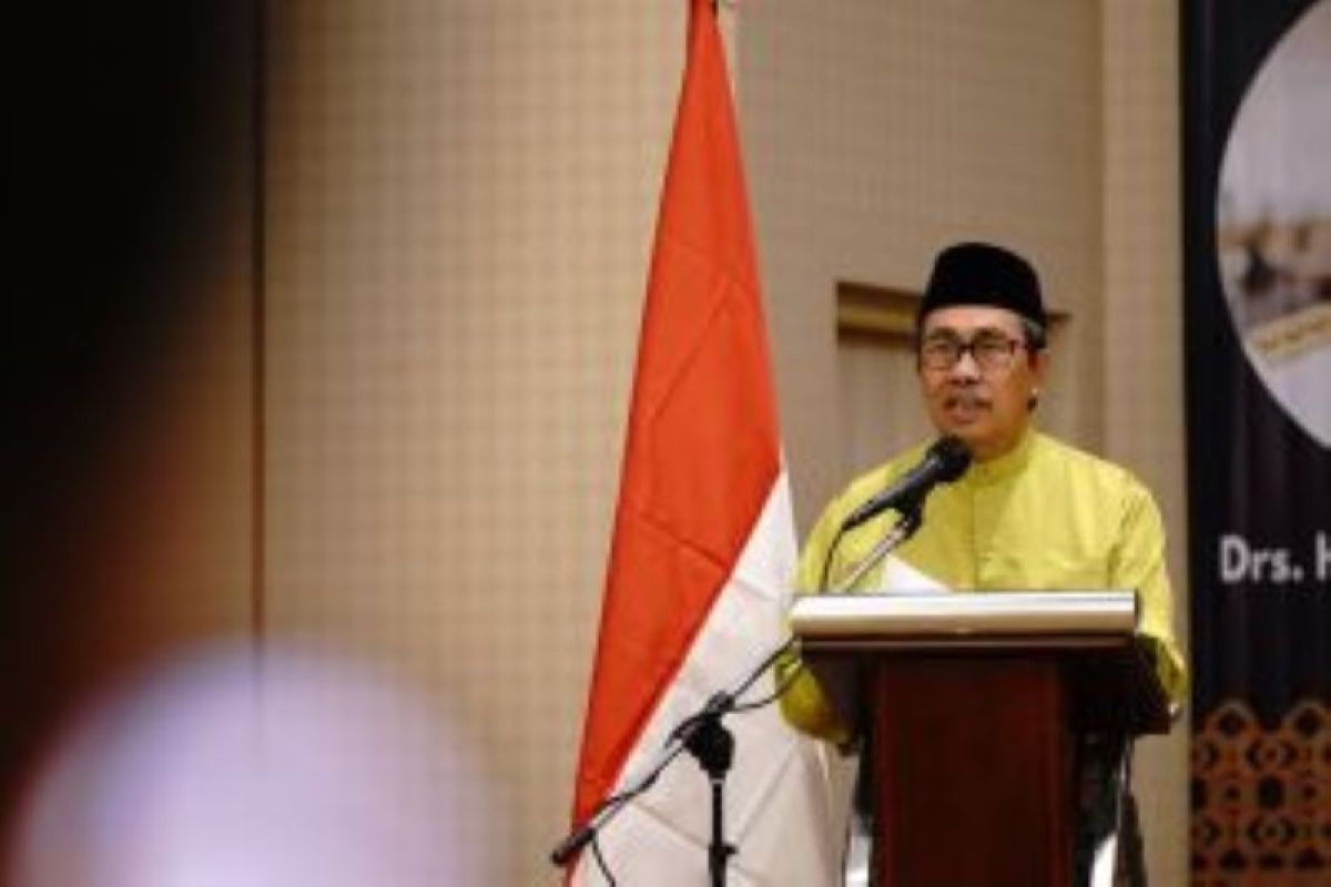Gubernur Riau menyerahkan beragam bantuan di Pekanbaru