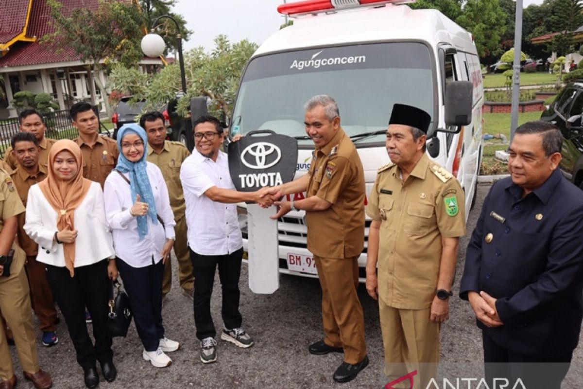 Agung Concern tutup rangkaian donasi ambulans di Pekanbaru