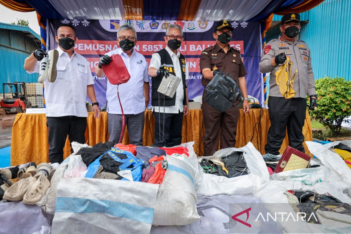 KemenKopUKM apresiasi kolaborasi berantas pakaian ilegal di Batam