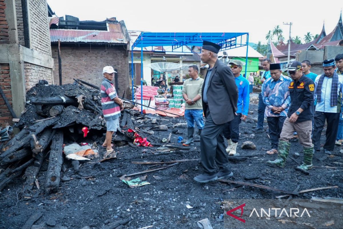 Gubernur berikan bantuan kepada korban kebakaran di Solok