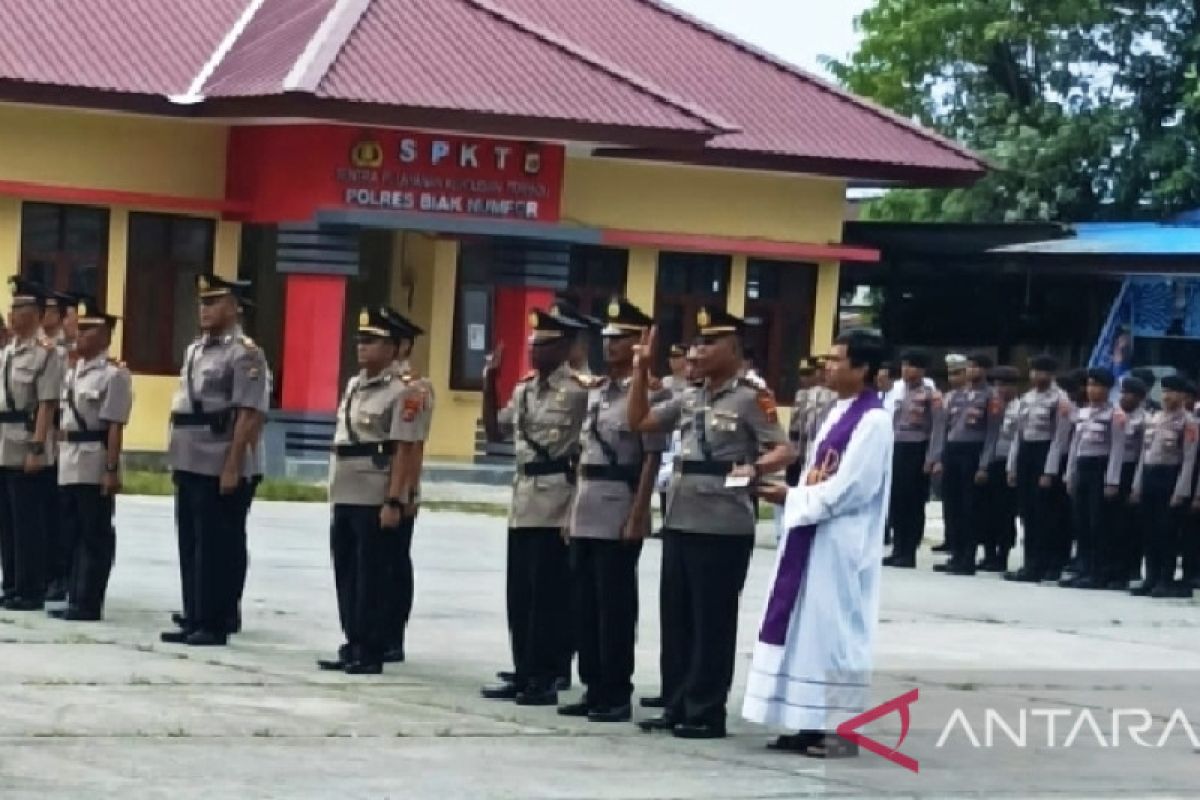 Polres Biak membina latihan 437 pemuda Papua persiapan seleksi Polisi