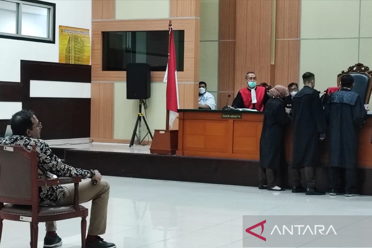 Haris Azhar dan Fatia Maulidiyanti jalani sidang perdana di Pengadilan Negeri Jaktim