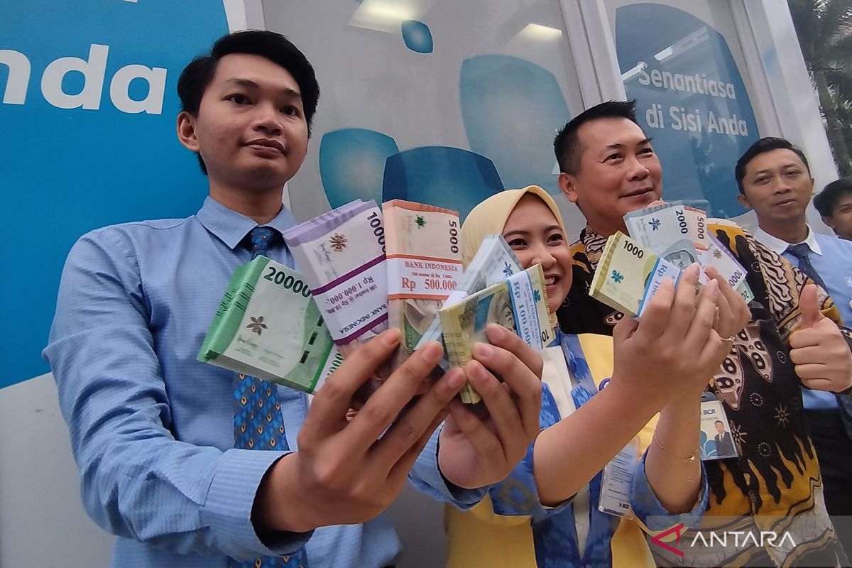 MUI Jabar ingatkan tukar uang tunai baru tak boleh bersifat jual beli