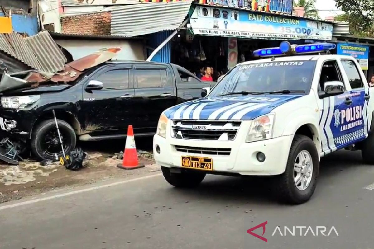 Polres Kuningan: korban tewas kecelakaan mobil dinas bupati dua orang