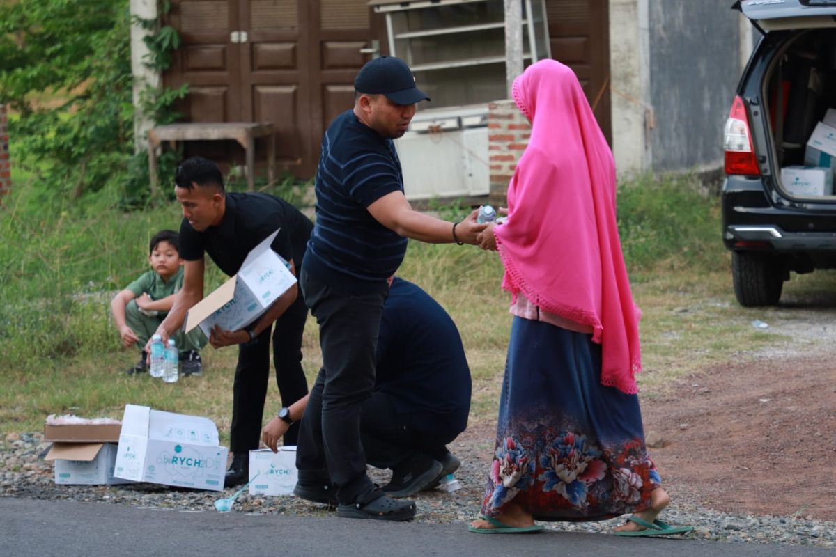 Peukan Seunelop Montasik jadi lokasi tebar kebaikan Pj Bupati Aceh Besar