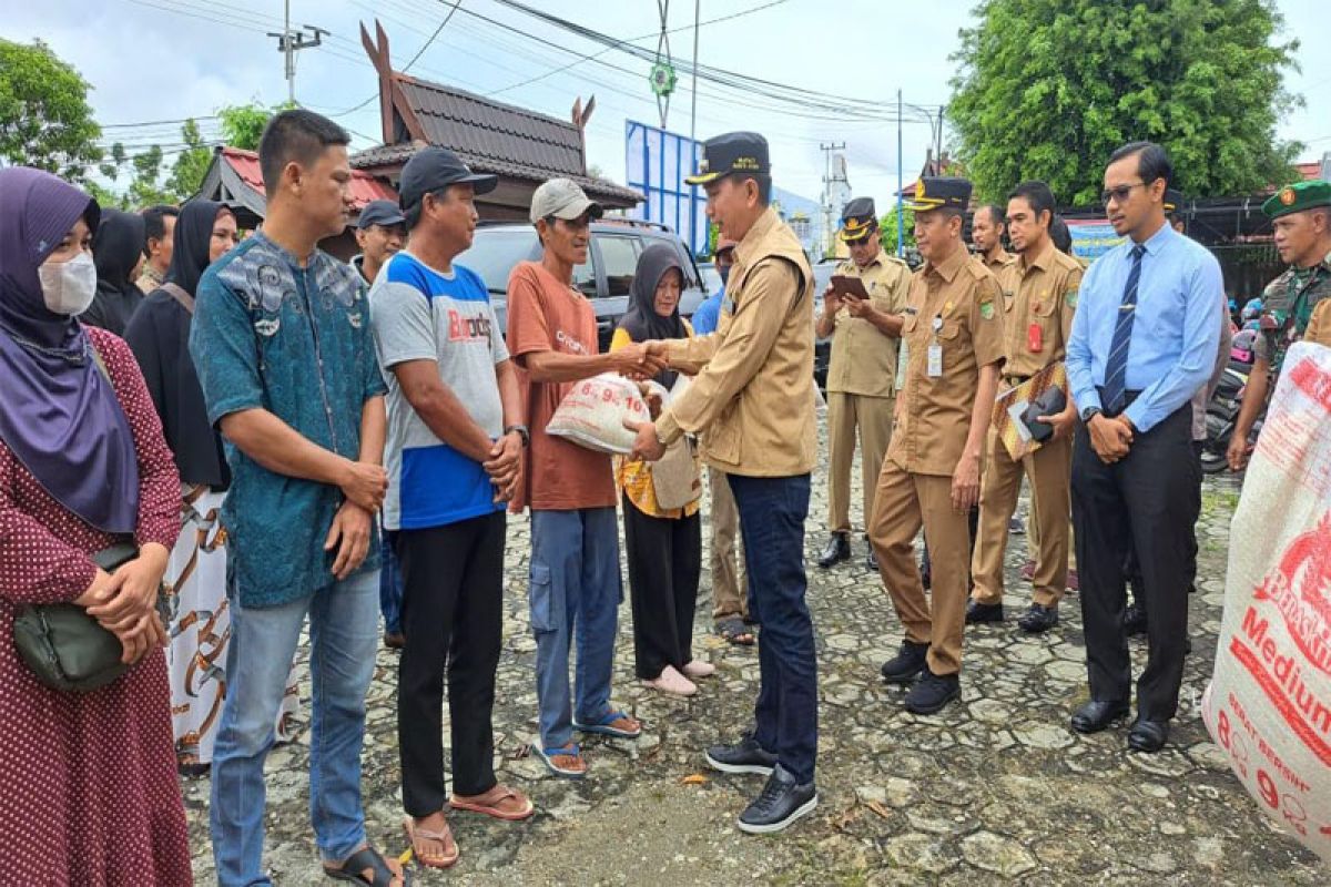 Pemkab Barito Utara salurkan beras 100 ton untuk korban banjir