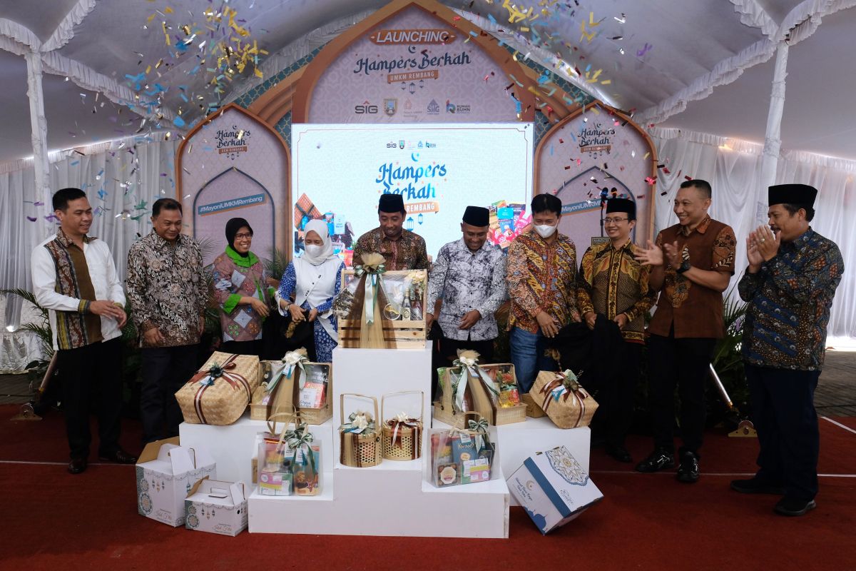 Semen Gresik dan Pemkab Rembang launchingHampersBerkah Mayoniproduk UKM lokal