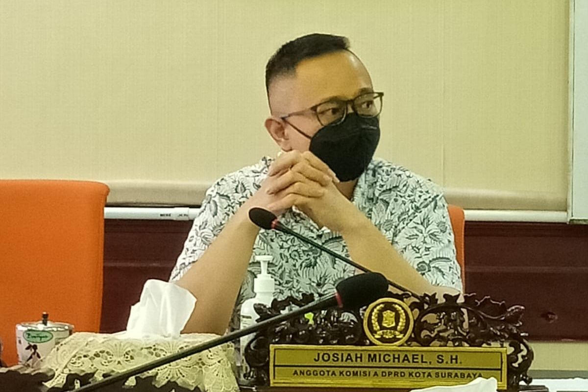 Legislator kawal Pemkot Surabaya permudah penerbitan IMB rumah ibadah
