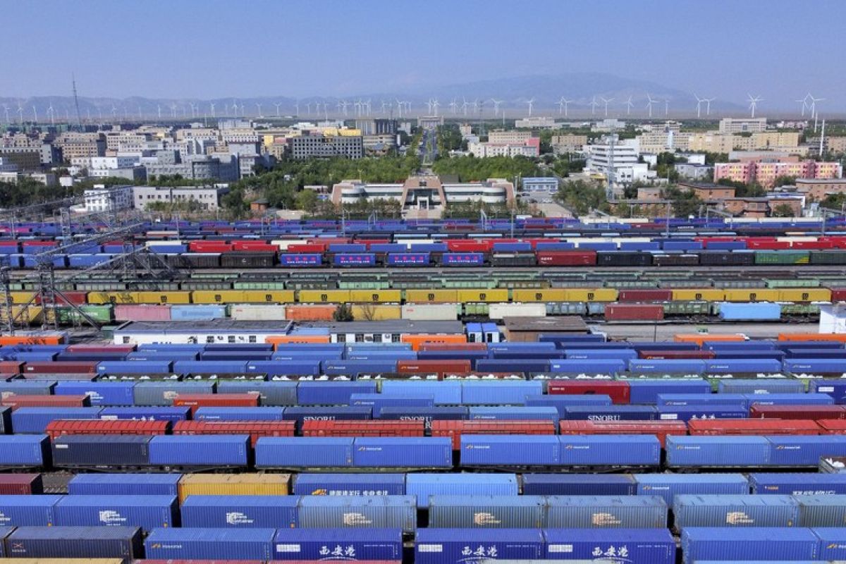 Pelabuhan perbatasan Xinjiang alami lonjakan perjalanan kereta barang