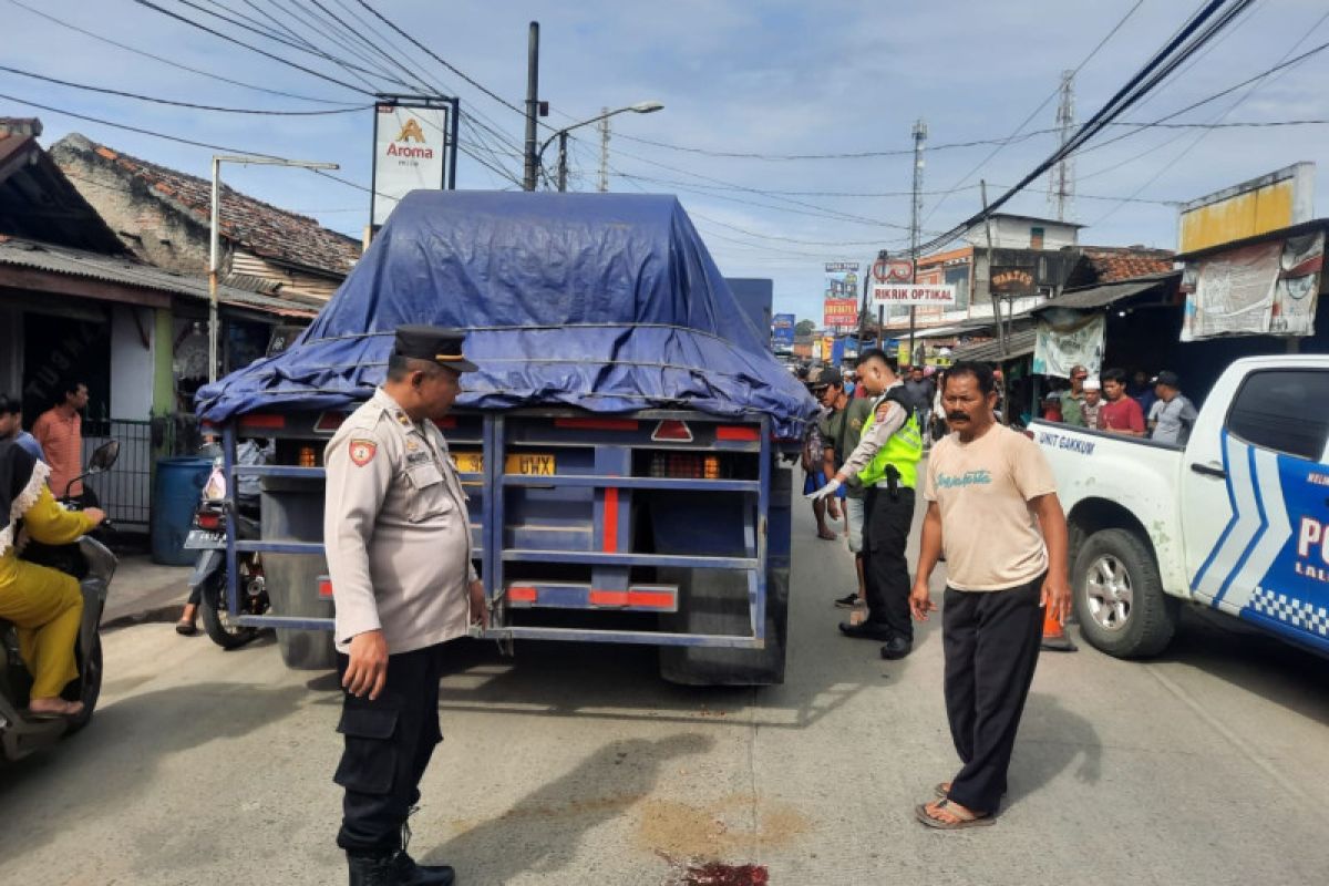 Pelajar di Tangerang tewas terlindas truk trailer