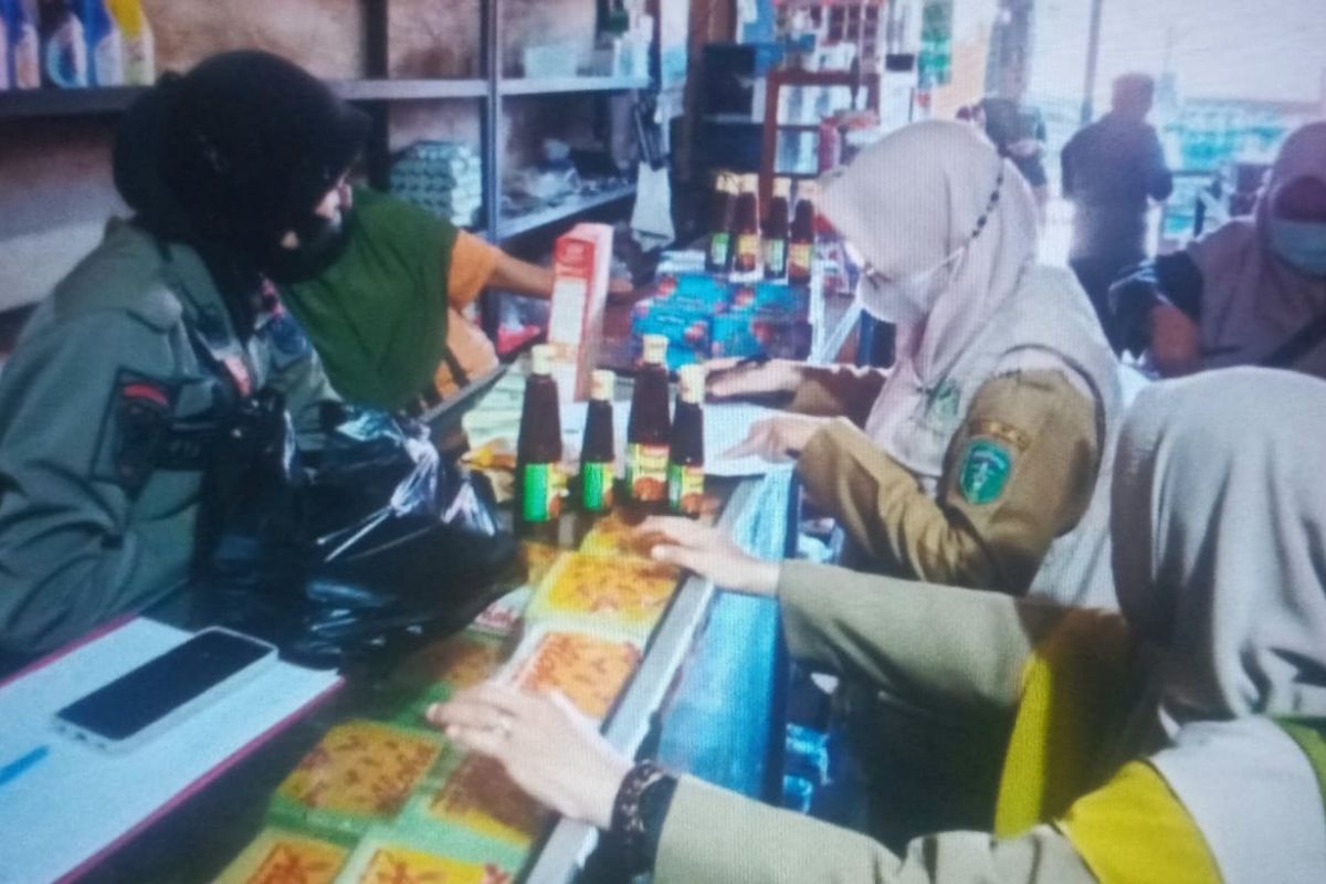 Tim Terpadu POM Luwu Timur temukan produk berbahaya di Pasar Malindungi