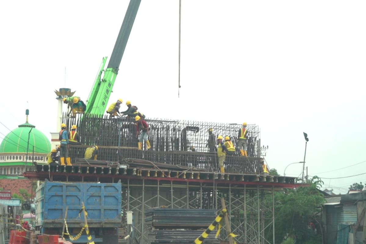 Pembangunan jalan layang Krian Sidoarjo tahap pemasangan tiang pancang