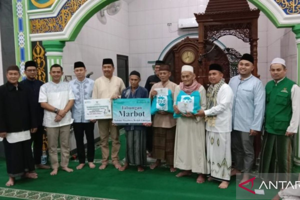 Safari Ramadhan di Masjid Kemas Adil, Wali Kota Molen dan Forkopimda Serahkan Santunan dan Tabungan Marbot Masjid