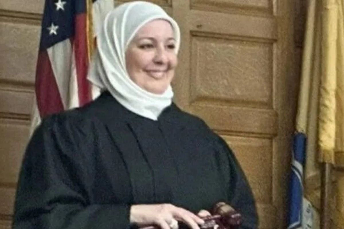 Nadia Kahf tercatat jadi hakim berhijab pertama di Amerika Serikat
