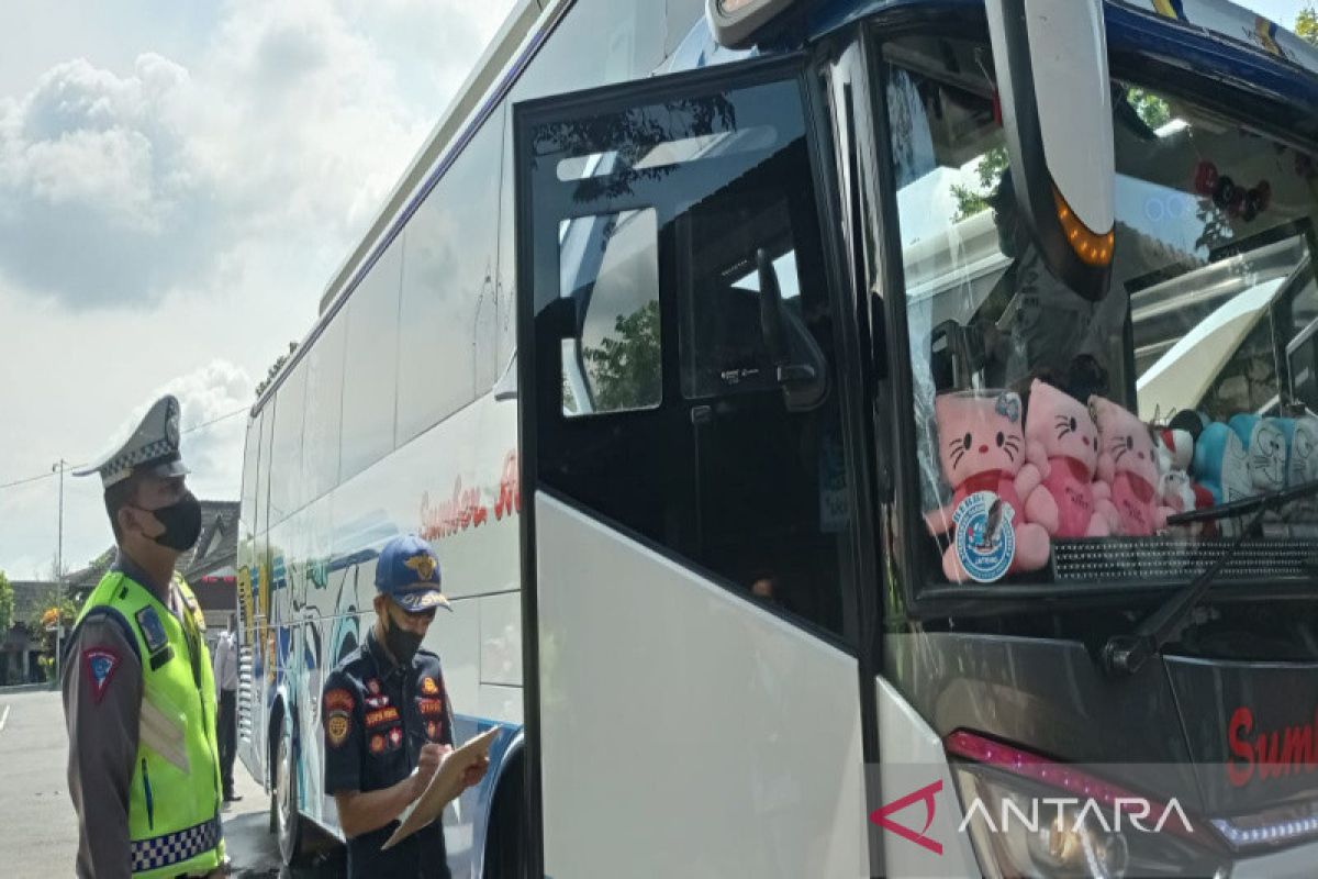 Dishub DIY uji kelaikan armada bus AKAP di Terminal Wates