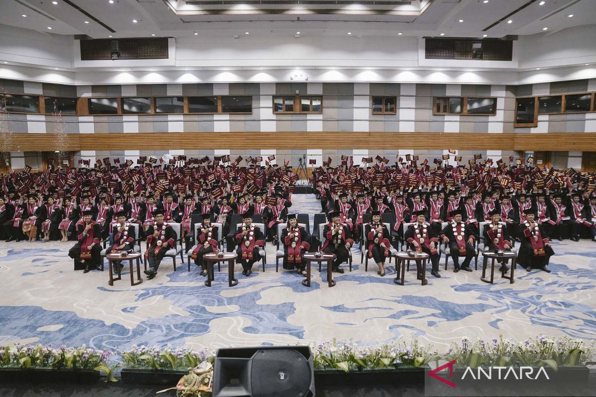 INSTIKI Cetak 405 Sarjana Komputer dalam Wisuda XXI