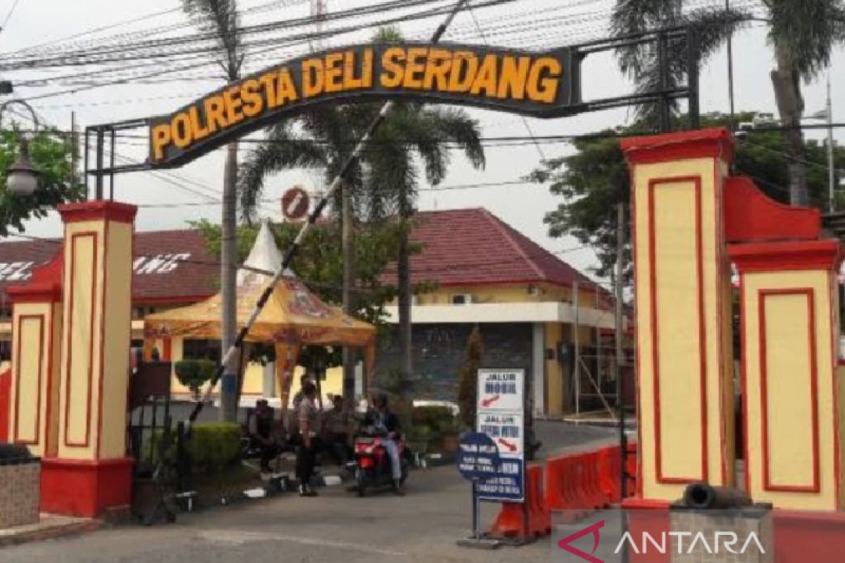 Polresta Deliserdang tangkap seratusan preman dan sita 100 botol miras