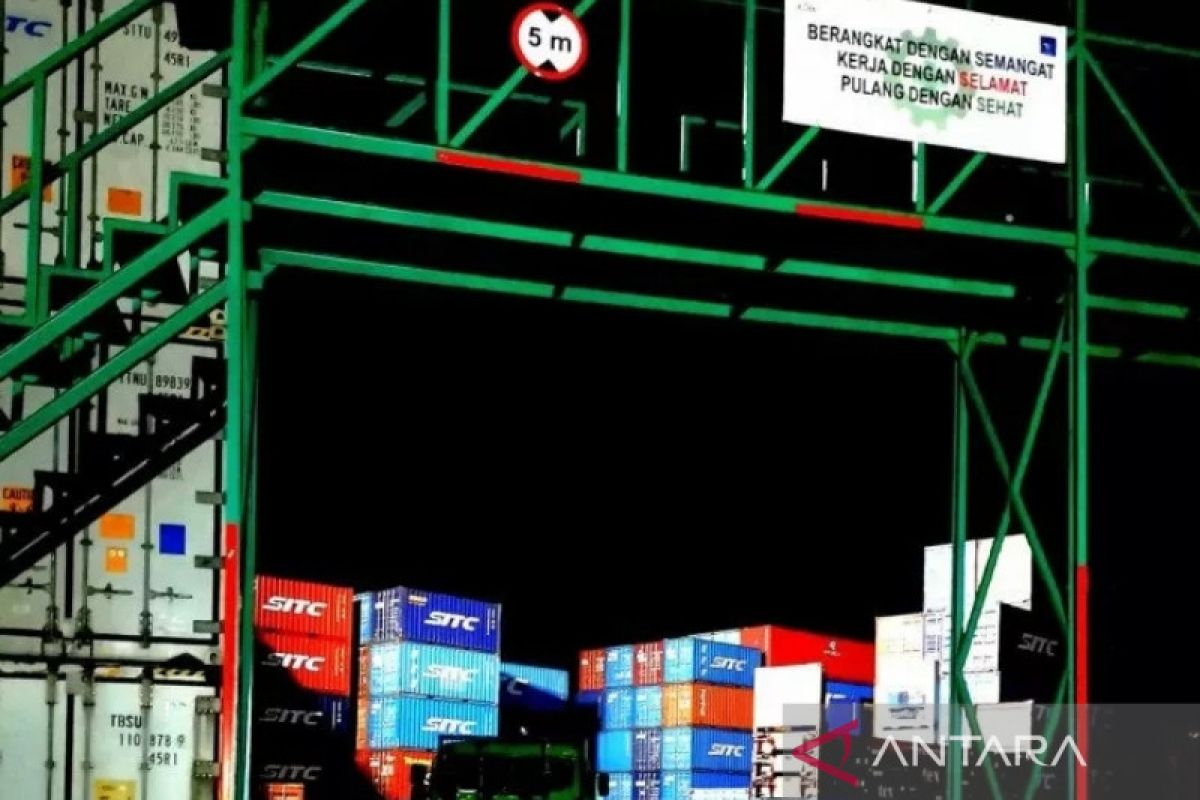 Aktivitas bongkar muat di Pelabuhan Makassar naik 37,85 persen