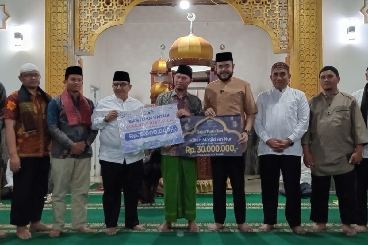 TSR I Wako Fadly dan Bank Nagari beri bantuan Masjid An Nur