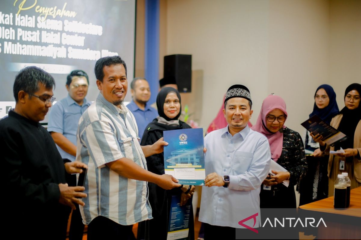 Halal Center UMSU serahkan 55 sertifikat halal gratis kepada  UMKM